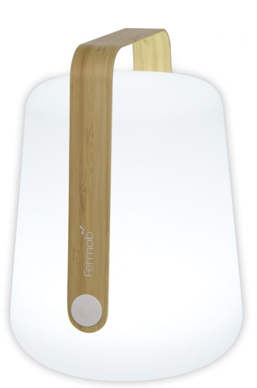 Fermob Balad Tischleuchte mit Bambusgriff, tragbare Lampe für den Innen- und Außenbereich.